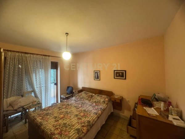 Tirane, jepet me qera apartament 3+1 Kati 2, 84 m² 550 € (Rr.e Elbasanit)