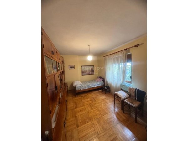 Tirane, jepet me qera apartament 3+1 Kati 2, 84 m² 550 € (Rr.e Elbasanit)
