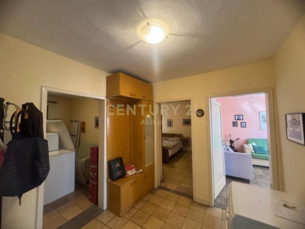 Tirane, jepet me qera apartament 3+1 Kati 2, 84 m² 550 € (Rr.e Elbasanit)