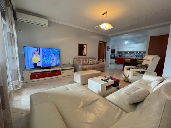 Tirane, shitet apartament 2+1 Kati 2, 121 m² 250.000 € (TEK KRYQEZIMI 21 DHJETORI!)