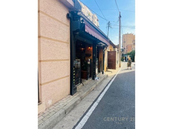 Tirane, jepet me qera bar-kafe , 50 m² 800 € (Muhamet Gjollesha)