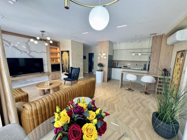 Jepet me qera Super apartament luksi 2+1+2+parkim, 140 m² 1.550 € (Rruga Panorama, Liqeni i Farkes)