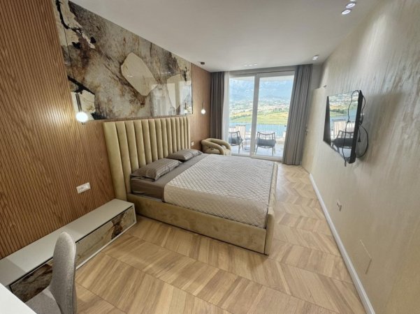 Jepet me qera Super apartament luksi 2+1+2+parkim, 140 m² 1.550 € (Rruga Panorama, Liqeni i Farkes)