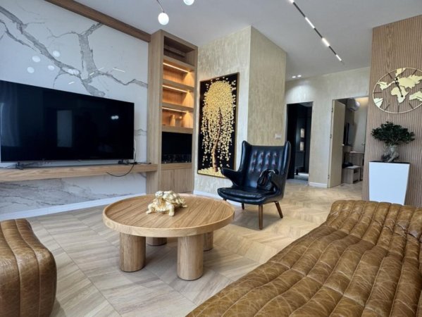 Jepet me qera Super apartament luksi 2+1+2+parkim, 140 m² 1.550 € (Rruga Panorama, Liqeni i Farkes)