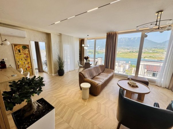 Jepet me qera Super apartament luksi 2+1+2+parkim, 140 m² 1.550 € (Rruga Panorama, Liqeni i Farkes)