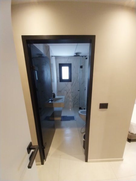 Vlore, Jepet qera ditore garsonier 1+1+Ballkon Kati 2, 33m² (ZONA PRANË DETIT NË SKELË, AFËR LOKAL PIAZZA DHE HOTEL PARTNER - PËRBALL RIVIERËS - ALBANIA.)