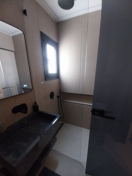 Vlore, jepet me qera apartament 1+1+Ballkon Kati 2, 99 m² (ZONA PRANË DETIT NË SKELË, AFËR LOKAL PIAZZA DHE HOTEL PARTNER - PËRBALL RIVIERËS - ALBANIA.)