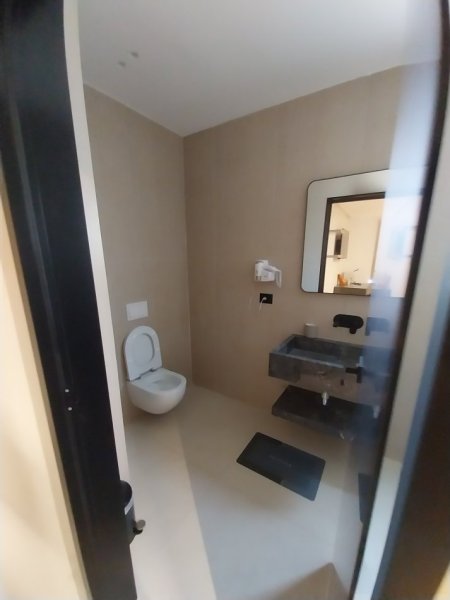 Vlore, jepet me qera apartament 1+1+Ballkon Kati 2, 99 m² (ZONA PRANË DETIT NË SKELË, AFËR LOKAL PIAZZA DHE HOTEL PARTNER - PËRBALL RIVIERËS - ALBANIA.)