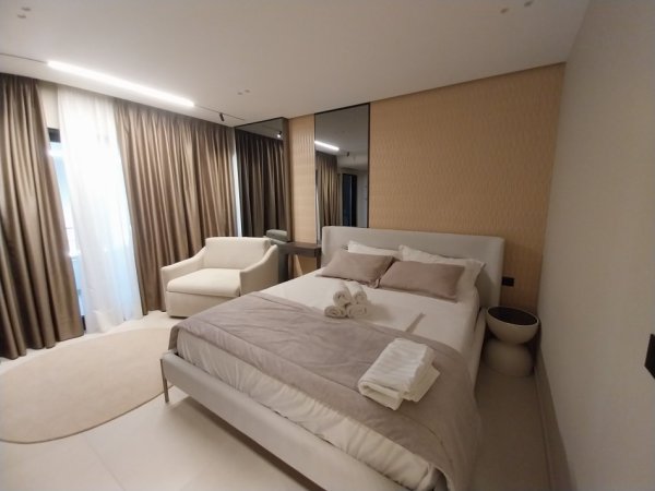 Vlore, jepet me qera apartament 1+1+Ballkon Kati 2, 99 m² (ZONA PRANË DETIT NË SKELË, AFËR LOKAL PIAZZA DHE HOTEL PARTNER - PËRBALL RIVIERËS - ALBANIA.)