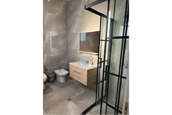 Tirane, jepet me qera 2+1+Aneks+Ballkon , 184 m² 601 € 