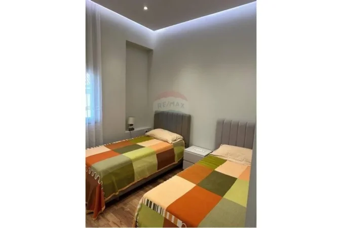 Tirane, jepet me qera 2+1+Aneks+Ballkon , 184 m² 601 € 