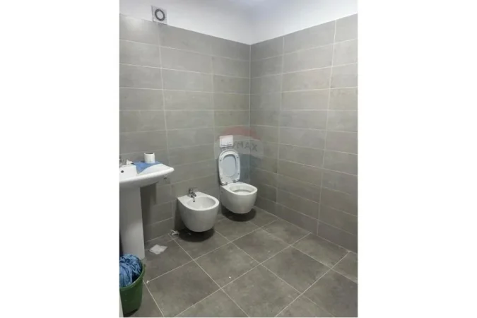 jepet me qera 3+1+Aneks+Ballkon , 1 m² 1.000 €