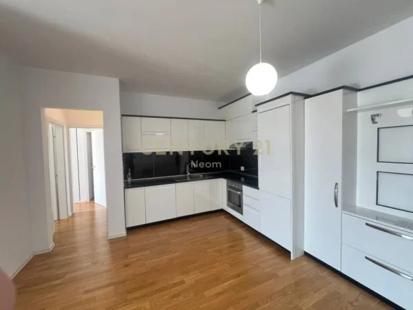 Tirane, jepet me qera apartament 2+1+Aneks+Ballkon Kati 4, 100 m² 800 € (Neom116360)