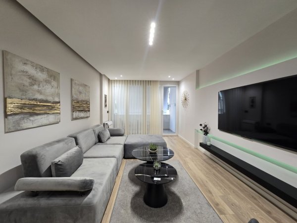 Tirane, jepet me qera apartament 2+1+Aneks+Ballkon Kati 3, 120 m² 1.500 € (Rruga Myslym Shyri)