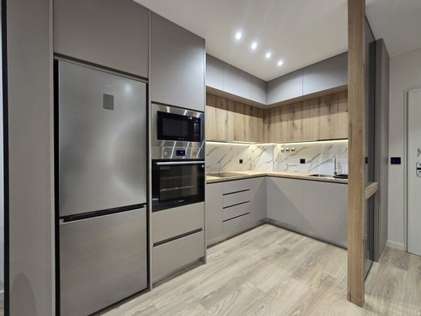 Tirane, jepet me qera apartament 2+1+Aneks+Ballkon Kati 3, 120 m² 1.500 € (Rruga Myslym Shyri)