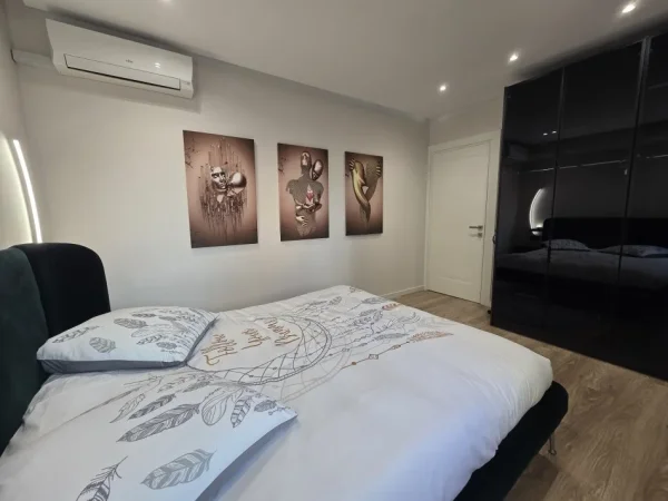 Tirane, jepet me qera apartament 2+1+Aneks+Ballkon Kati 3, 120 m² 1.500 € (Rruga Myslym Shyri)
