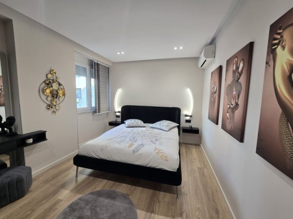 Tirane, jepet me qera apartament 2+1+Aneks+Ballkon Kati 3, 120 m² 1.500 € (Rruga Myslym Shyri)