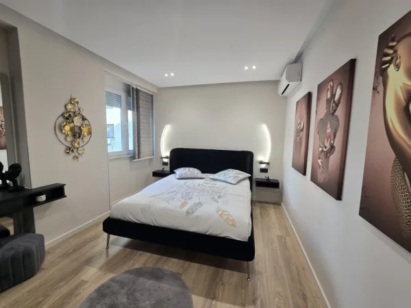 Tirane, jepet me qera apartament 2+1+Aneks+Ballkon Kati 3, 120 m² 1.500 € (Rruga Myslym Shyri)