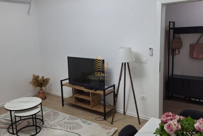 Tirane, jepet me qera apartament 1+1+Ballkon Kati 2, 75 m² 500 € (Rruga Barrikadave)