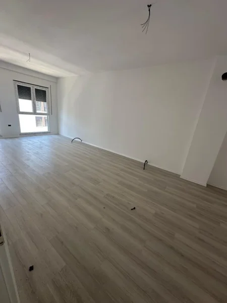 Tirane, shitet apartament 3+1+Ballkon Kati 6, 124 m² 105.000 € (Kamez Blv. Berisha)