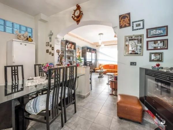 Bulevardi Epidamn, shitet Vile 5+3 Kati 0, 650 m² 800.000 € (Durres)