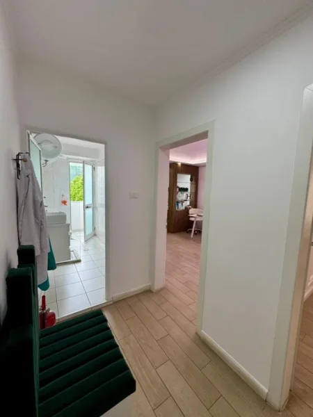 Tirane, jepet me qera zyre Kati 2, 65 m² 750 € (vasil shanto)