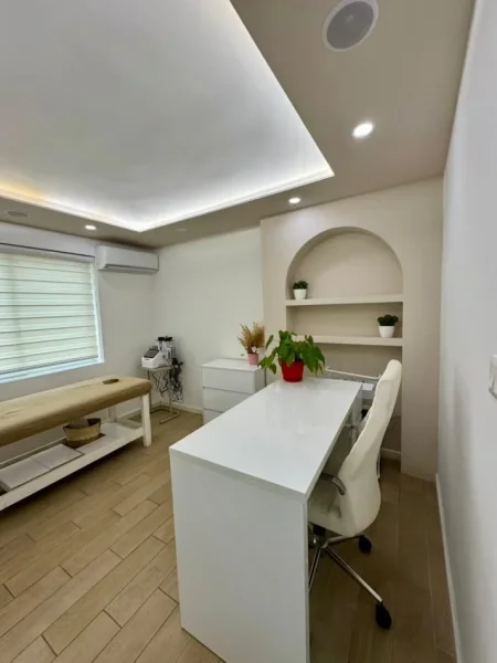 Tirane, jepet me qera zyre Kati 2, 65 m² 750 € (vasil shanto)