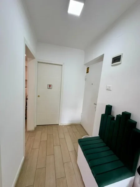 Tirane, jepet me qera zyre Kati 2, 65 m² 750 € (vasil shanto)