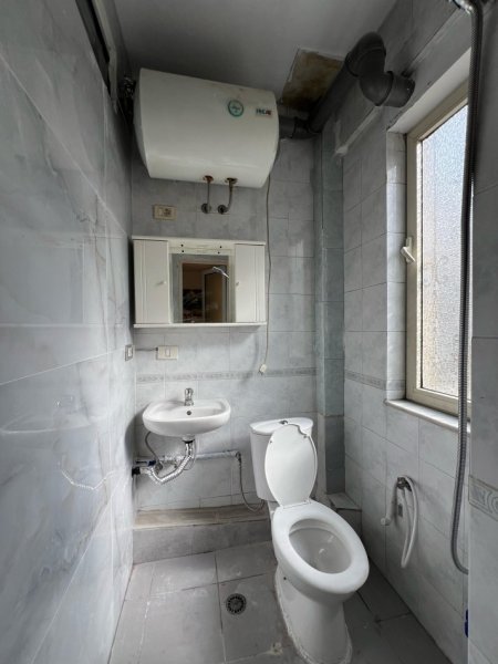 Tirane, jepet me qera apartament Kati 2, 35 m² 300 €