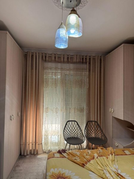 Tirane, jepet me qera apartament 1+1+Ballkon Kati 3, 60 m² 550 € (21 Dhjetori, Kompleksi Kontakt)