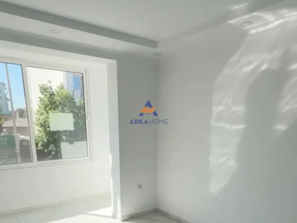 Tirane, jepet me qera apartament 2+1 Kati 2, 50 m² 1.000 € (rruga dibres)