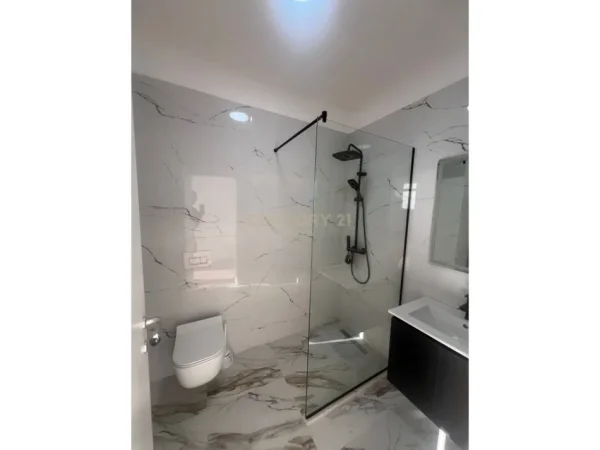 Durres Plazh, shitet apartament 1+1 Kati 9, 55 m² 135.000 € (Plazh Rrota Kuqe)