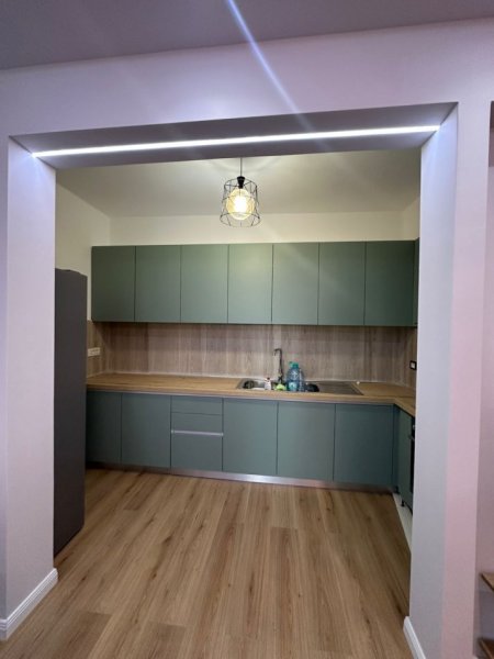 Tirane, jepet me qera apartament+verande | Penthouse 2+1+Aneks+Ballkon Kati 11, 118 m² 800 € (rruga e kavajes)