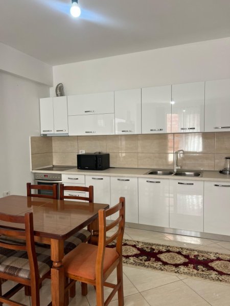 Tirane, jepet me qera apartament 2+1+Ballkon Kati 2, 100 m² 500 € (Astir, Prane Bar Santana)