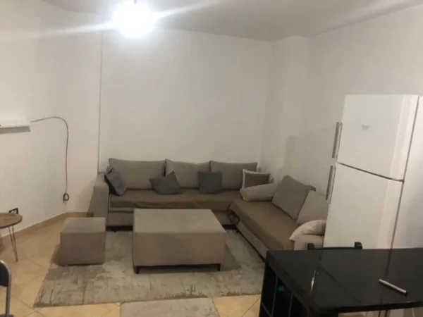 Tirane, jepet me qera apartament 1+1+Aneks+Ballkon Kati 4, 70 m² 550 € (9 katshet)