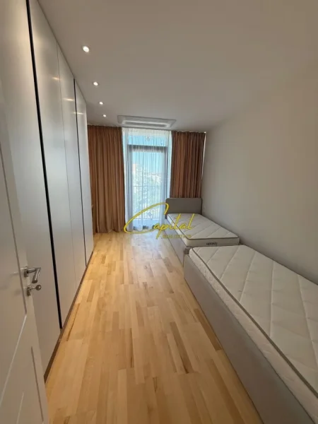 Tirane, jepet me qera apartament 2+1 Kati 5, 110 m² 2.000 € (LIQENI ARTIFICIAL)