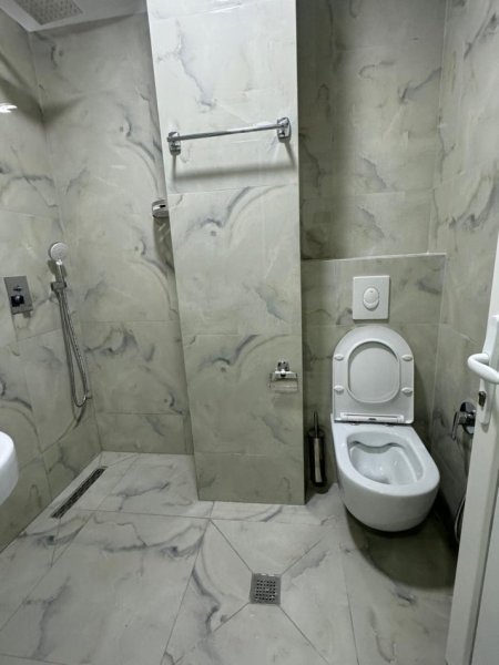 Tirane, jepet me qera apartament 1+1+Ballkon Kati 1, 70 m² 350 € (Rruga Fuat Toptani)