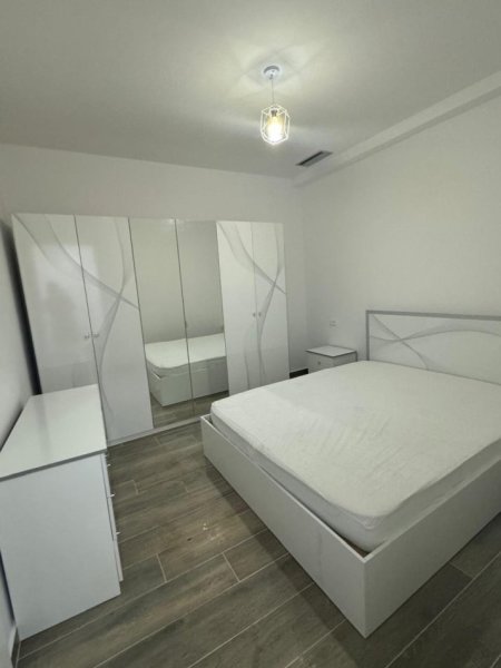 Tirane, jepet me qera apartament 1+1+Ballkon Kati 1, 70 m² 350 € (Rruga Fuat Toptani)