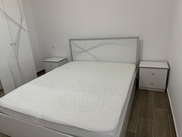 Tirane, jepet me qera apartament 1+1+Ballkon Kati 1, 70 m² 350 € (Rruga Fuat Toptani)