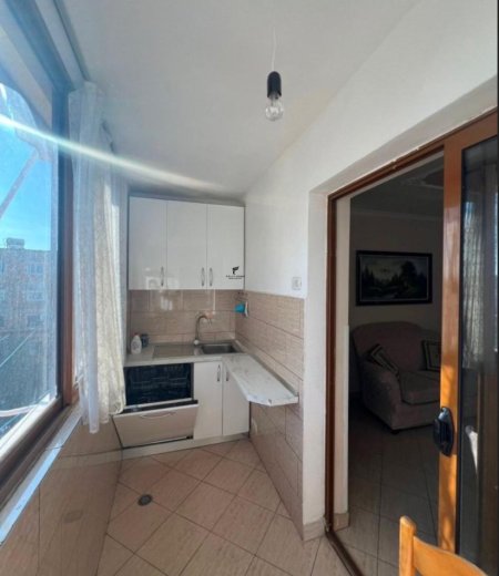 Tirane, jepet me qera apartament 1+1+Ballkon Kati 5, 65 m² 400 € (OXHAKU)