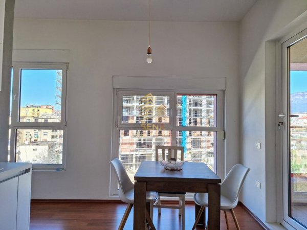 Tirane, jepet me qera apartament 2+1+Ballkon Kati 5, 85 m² 550 € (Kompleksi Mangalem)