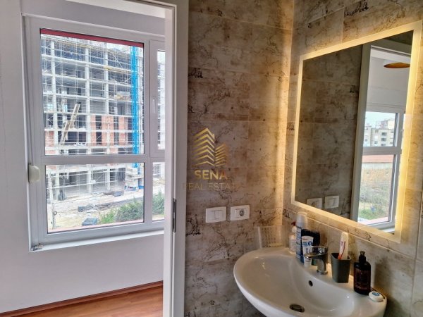 Tirane, jepet me qera apartament 2+1+Ballkon Kati 5, 85 m² 550 € (Kompleksi Mangalem)