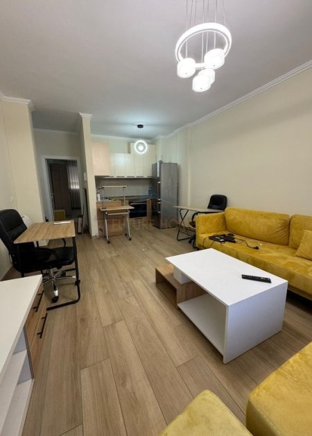 Tirane, jepet me qera apartament 2+1 Kati 7, 85 m² 700 € (Don Bosko)