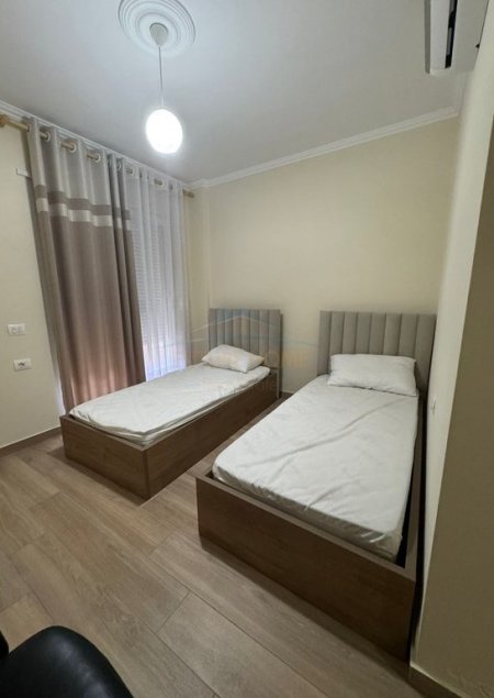 Tirane, jepet me qera apartament 2+1 Kati 7, 85 m² 700 € (Don Bosko)