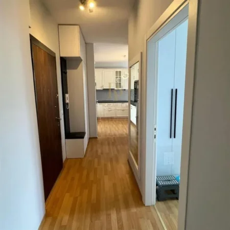 Tirane, jepet me qera apartament 2+1+Ballkon Kati 5, 96 m² 750 € (Rruga e Kavajes)