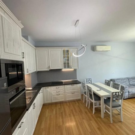 Tirane, jepet me qera apartament 2+1+Ballkon Kati 5, 96 m² 750 € (Rruga e Kavajes)