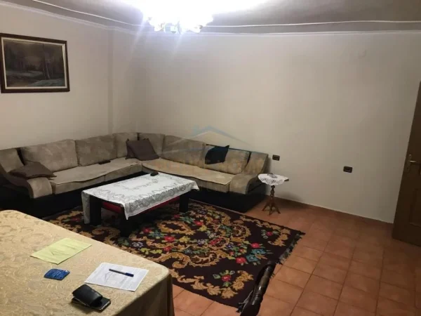 Tirane, jepet me qera apartament 3+1 Kati 2, 120 m² 1.000 € 