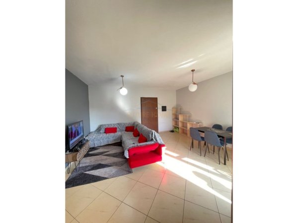 Tirane, jepet me qera apartament 2+1 Kati 3, 104 m² 650 € 