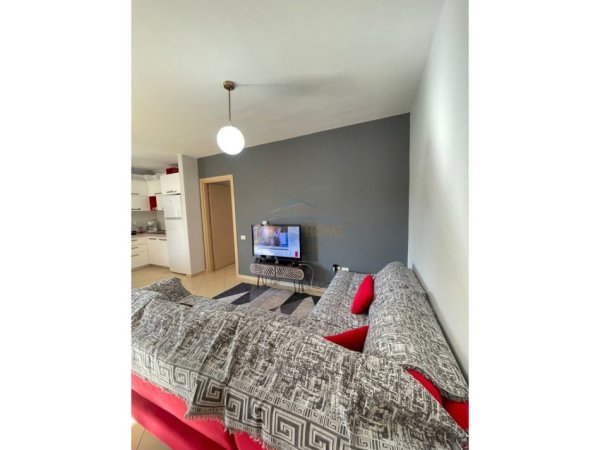 Tirane, jepet me qera apartament 2+1 Kati 3, 104 m² 650 € 
