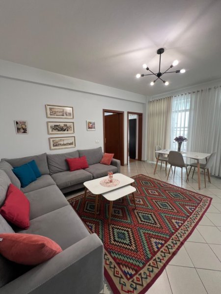 Tirane, jepet me qera apartament 2+1 Kati 8, 80 m² 600 € (Bulevardi Gjergj Fishta)